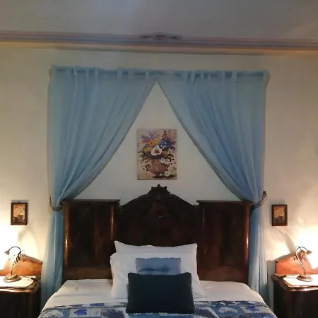 Couette-café Felix House
